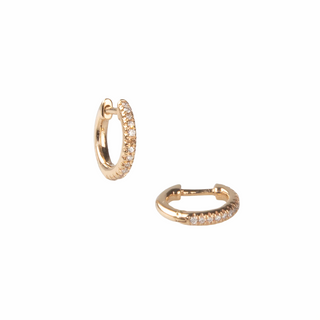 Arracada mini con diamantes de laboratorio (.084 ct)