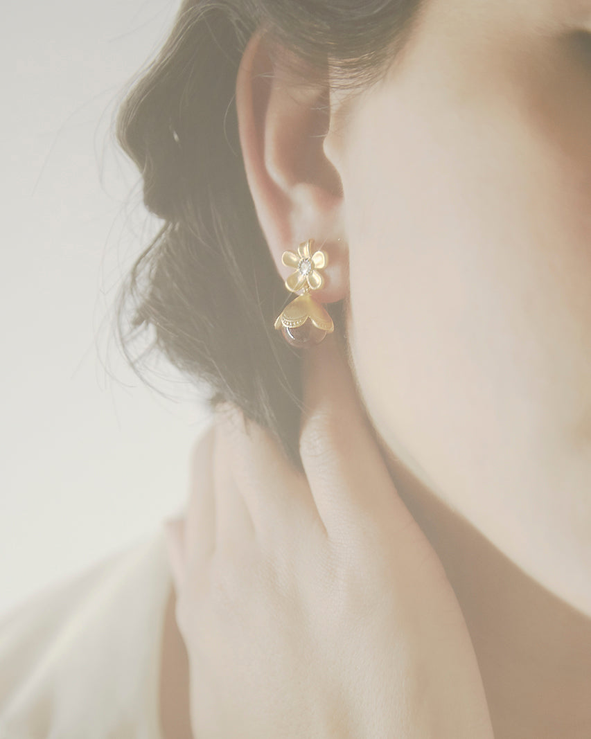 Gardenia Earring with Quartz